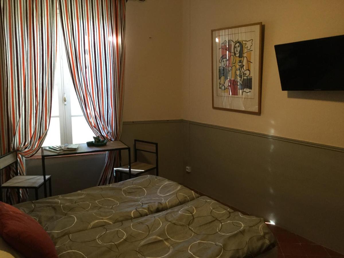 Les Hirondelles Bed & Breakfast Argeliers Екстериор снимка
