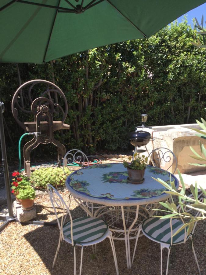 Les Hirondelles Bed & Breakfast Argeliers Екстериор снимка