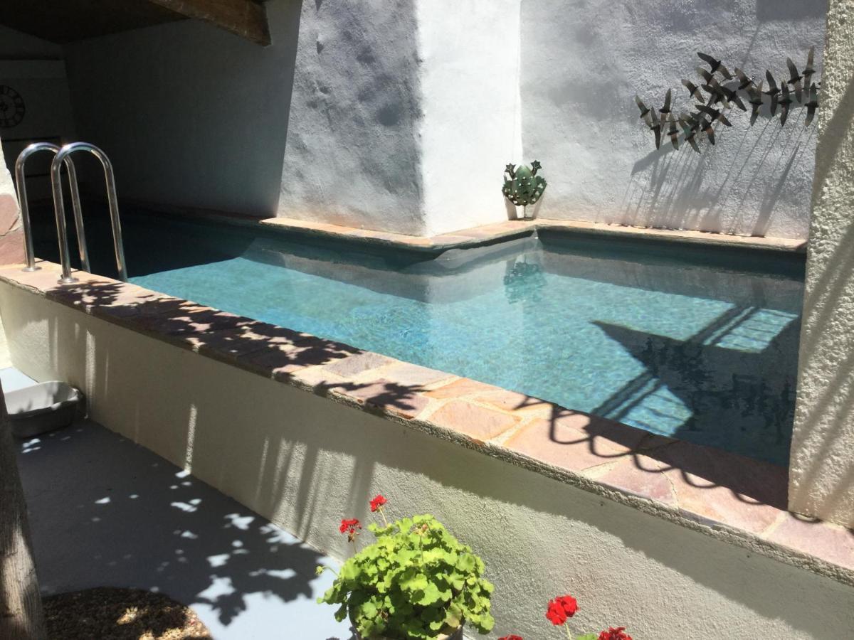 Les Hirondelles Bed & Breakfast Argeliers Екстериор снимка